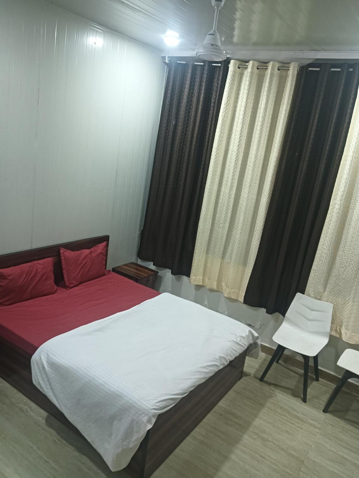 Hotel Krishna Fun Land Mathura Habitación foto